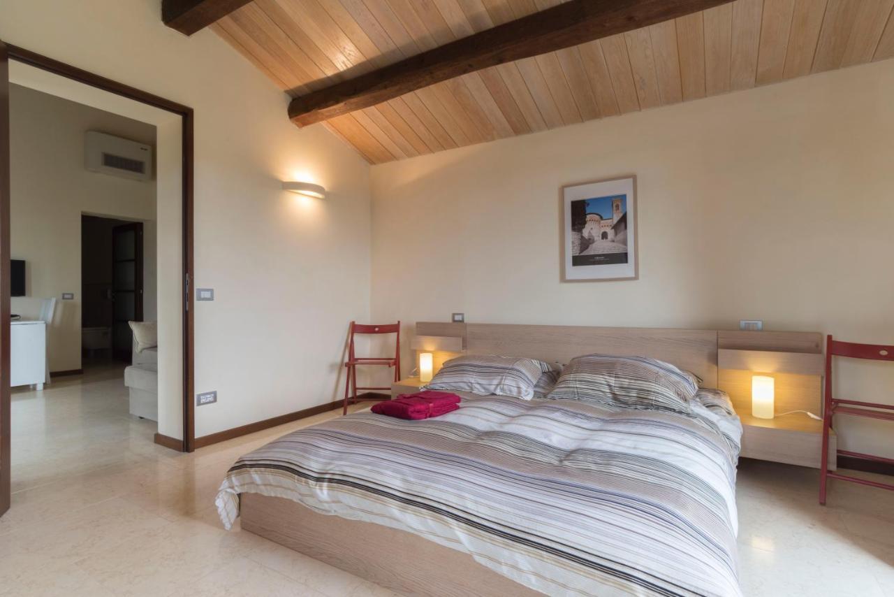 Antico Casale Tiravento Aparthotel Passignano sul Trasimeno Buitenkant foto