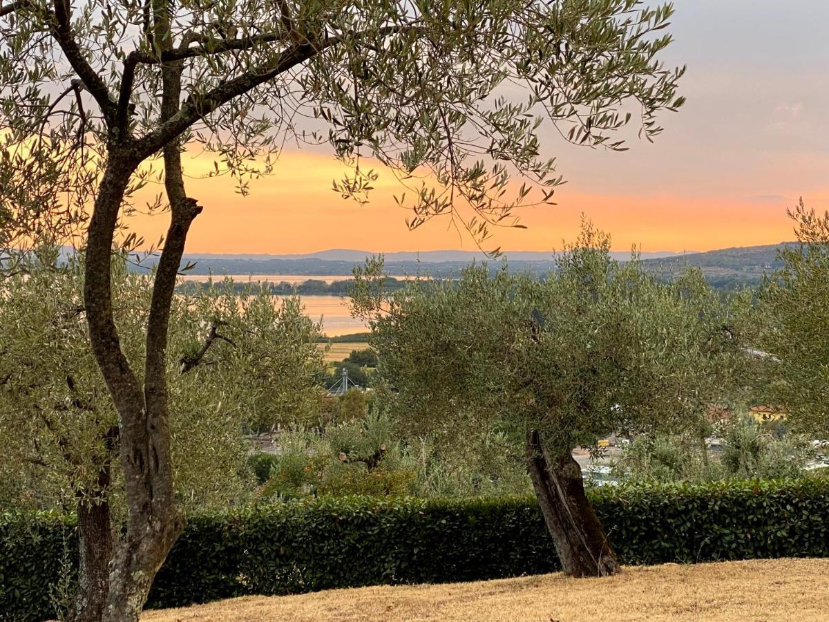Antico Casale Tiravento Aparthotel Passignano sul Trasimeno Buitenkant foto
