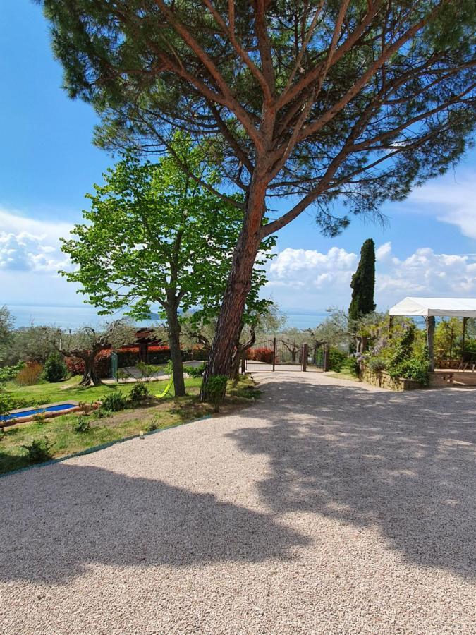 Antico Casale Tiravento Aparthotel Passignano sul Trasimeno Buitenkant foto