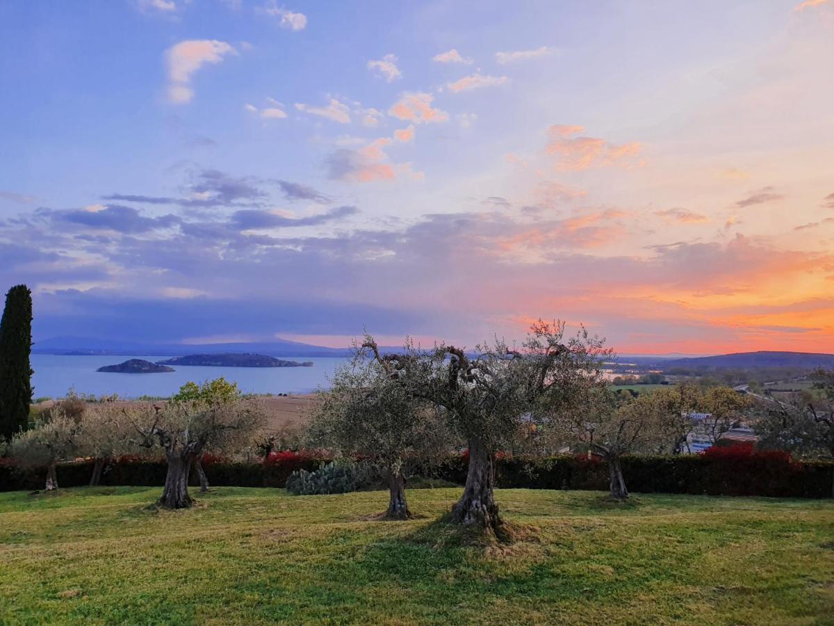 Antico Casale Tiravento Aparthotel Passignano sul Trasimeno Buitenkant foto