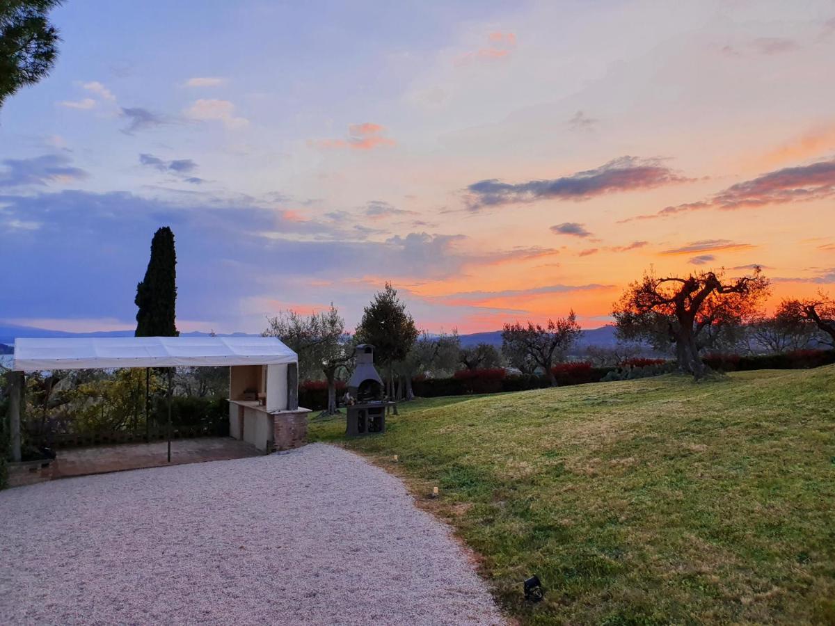 Antico Casale Tiravento Aparthotel Passignano sul Trasimeno Buitenkant foto
