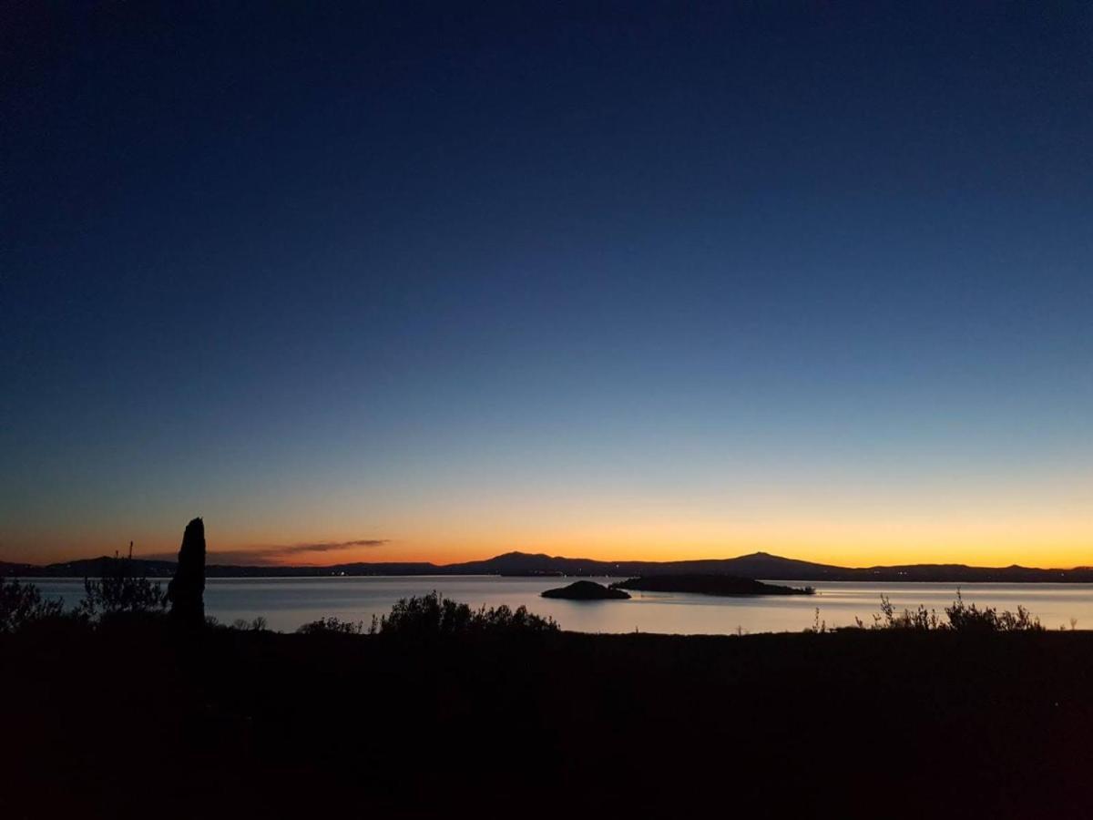 Antico Casale Tiravento Aparthotel Passignano sul Trasimeno Buitenkant foto