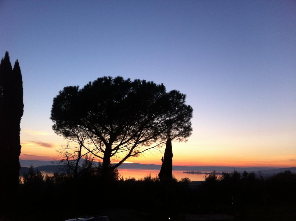 Antico Casale Tiravento Aparthotel Passignano sul Trasimeno Buitenkant foto