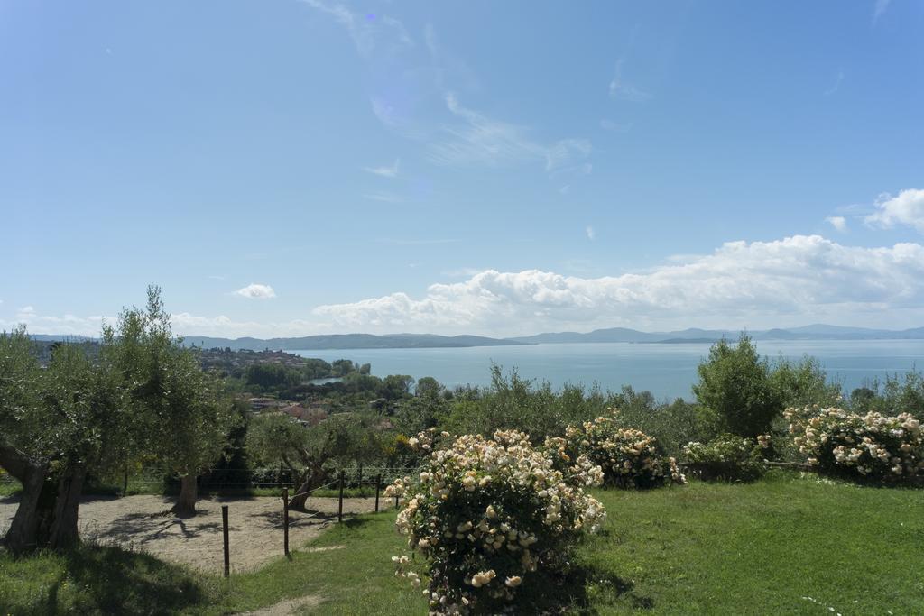 Antico Casale Tiravento Aparthotel Passignano sul Trasimeno Buitenkant foto